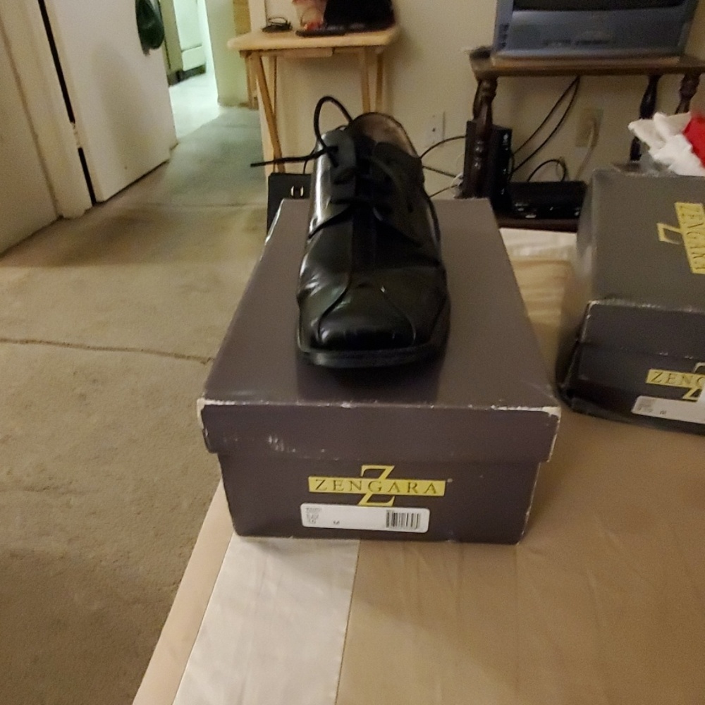 Black dress shoes
